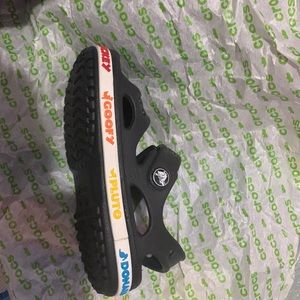 Mickey Mouse club house crocs light ups never worn size 7 toddlers